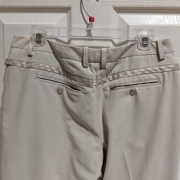 Cato Women's Cream Color Dress Capris Shorts Size 10 - Picture 8 of 8